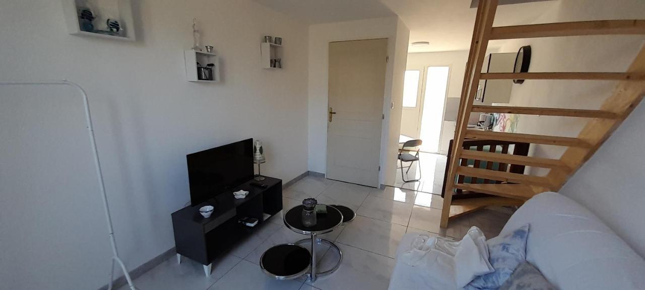 One-Bedroom House,1240742662:JPEG